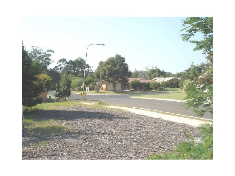 8 Suzanne Way, Broulee NSW 2537