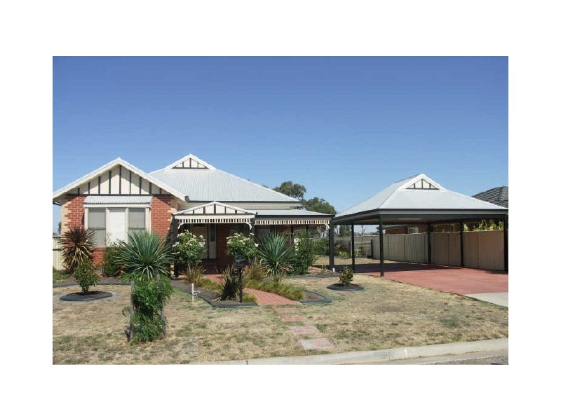 14 Monash Drive, Benalla VIC 3672
