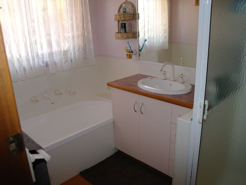 4 Plover Place, Benalla VIC 3672