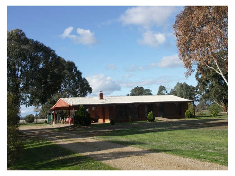 196 Hunter Road, Benalla VIC 3672