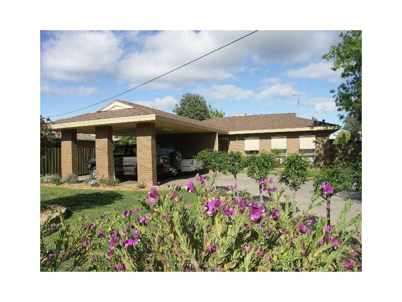 16 Charles Street, Benalla VIC 3672