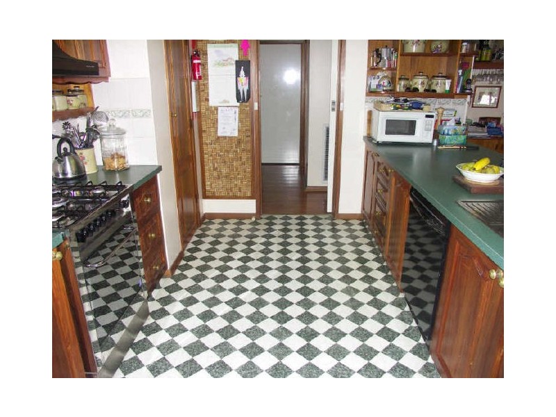 16 Charles Street, Benalla VIC 3672