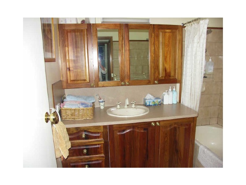 16 Charles Street, Benalla VIC 3672