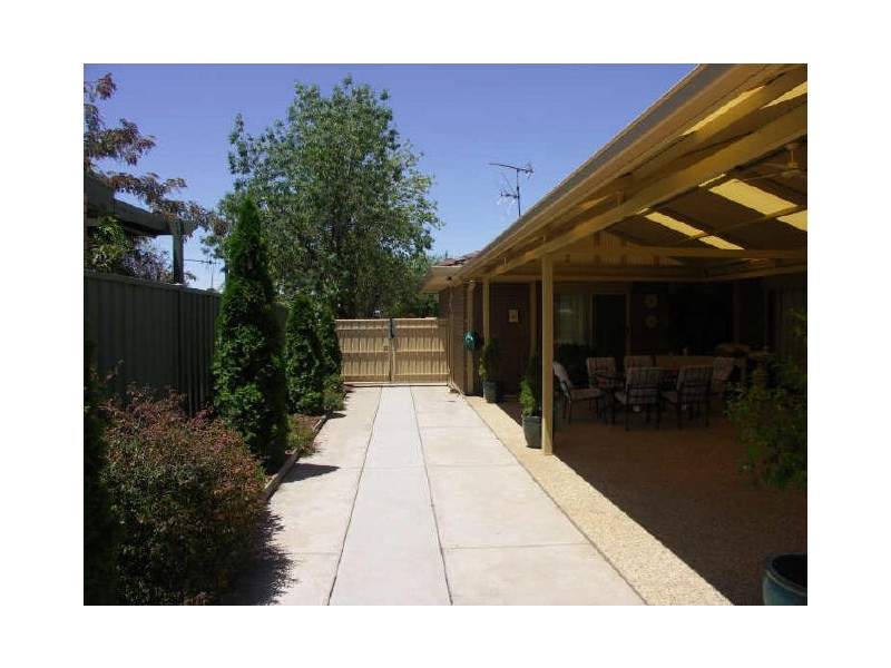 16 Charles Street, Benalla VIC 3672