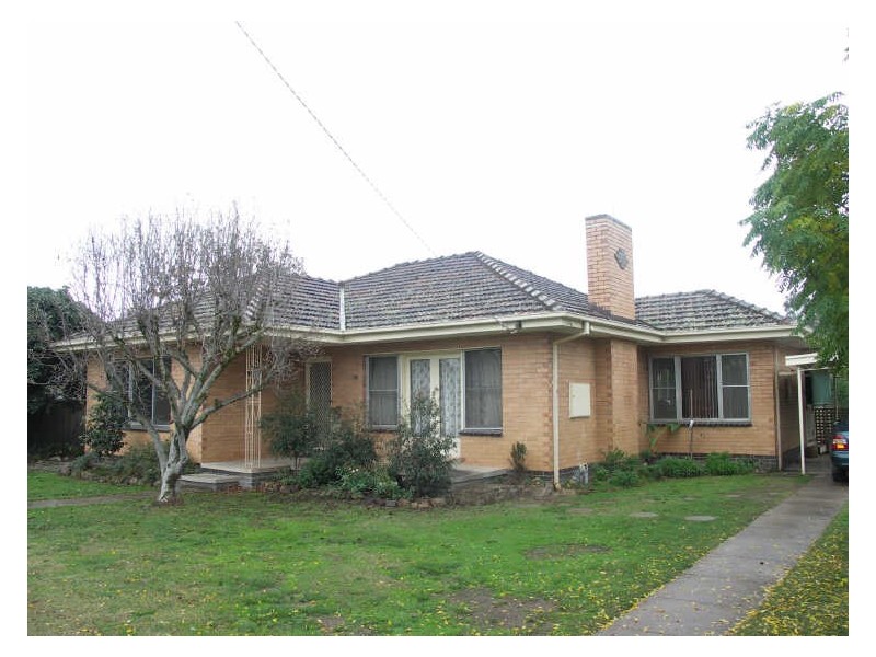 16 Amos Ave, Benalla VIC 3672