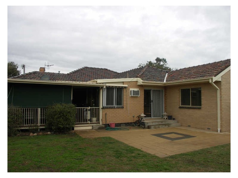 16 Amos Ave, Benalla VIC 3672