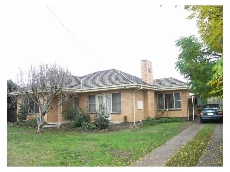 16 Amos Ave, Benalla VIC 3672