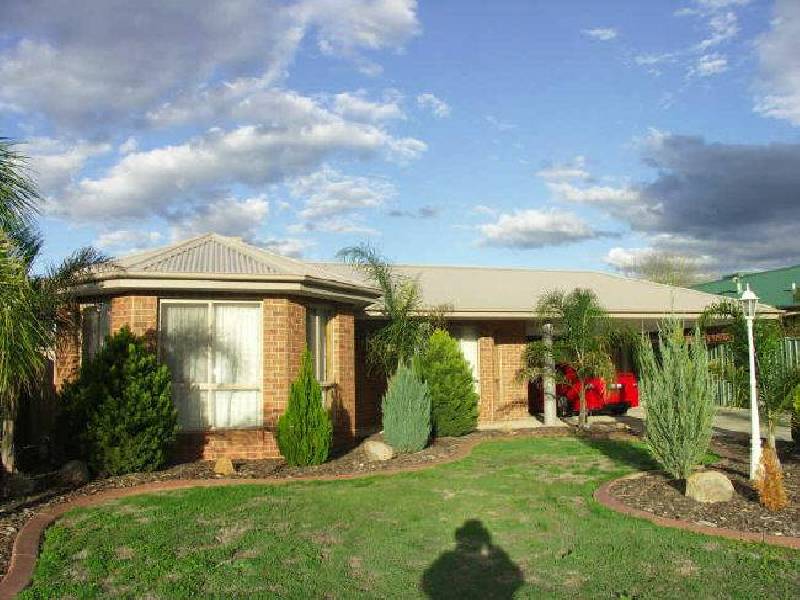 9 Bourke Drive, Benalla VIC 3672