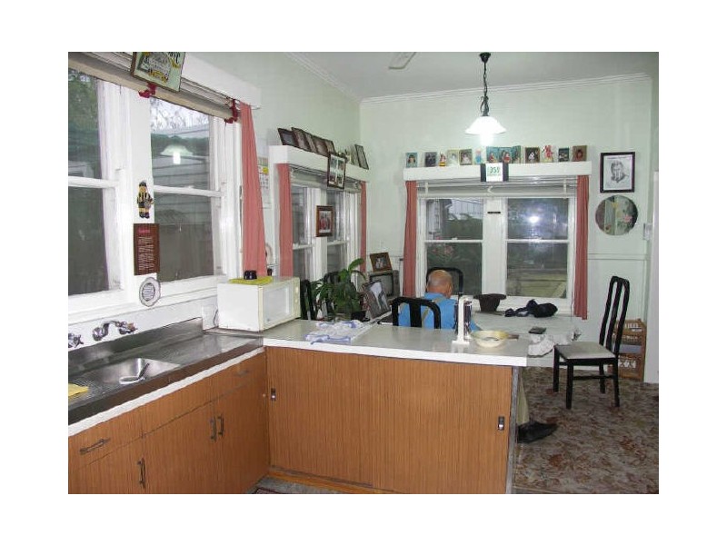 2 Meadows Avenue, Benalla VIC 3672