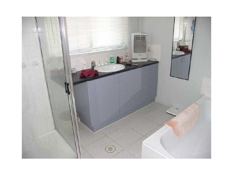 6 Ackerly Avenue, Benalla VIC 3672