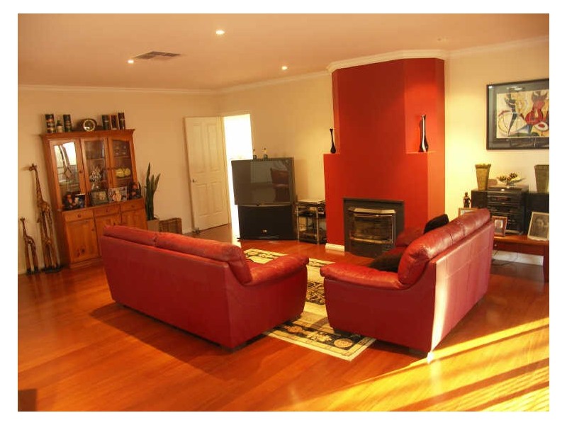 18 Monash Drive, Benalla VIC 3672