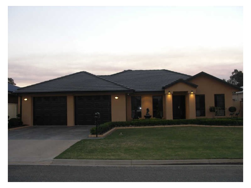 18 Monash Drive, Benalla VIC 3672