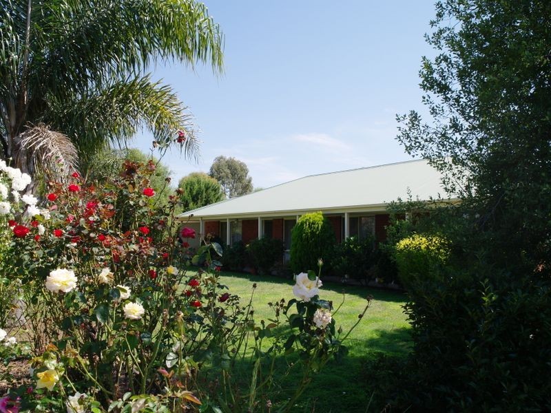 74 Willis Little Drive, Benalla VIC 3672