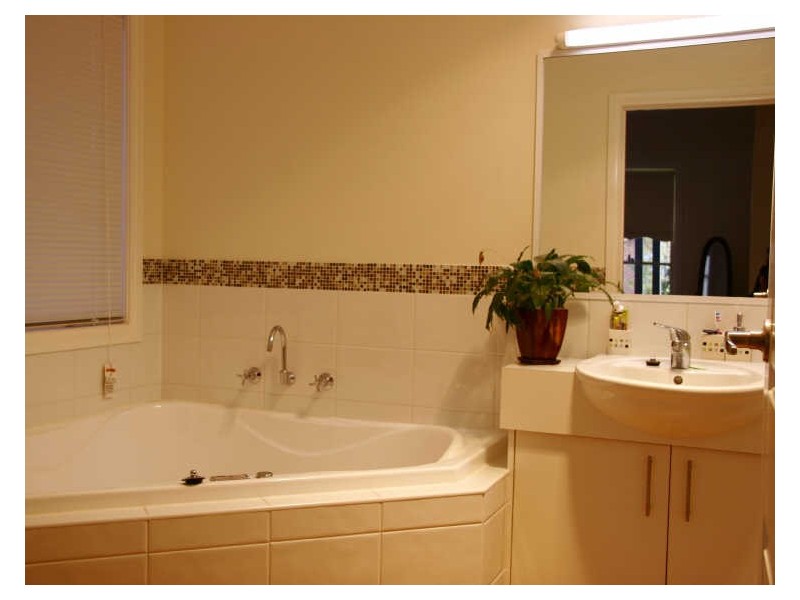 6 Sir Edward Drive, Benalla VIC 3672