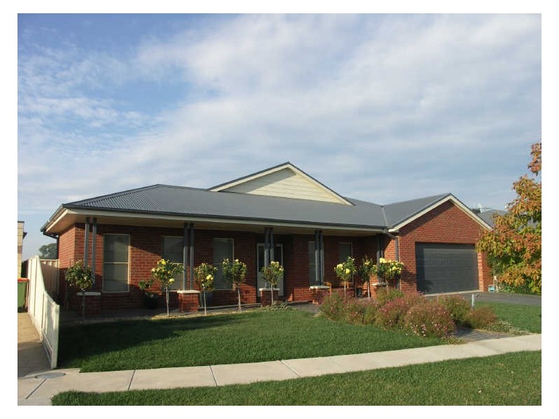 6 Sir Edward Drive, Benalla VIC 3672