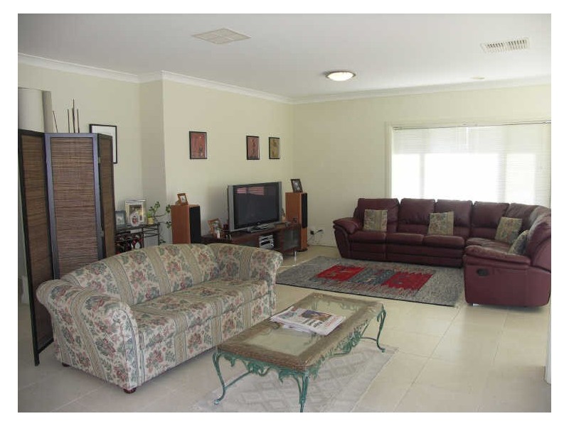 15 Shawbrook Avenue, Benalla VIC 3672