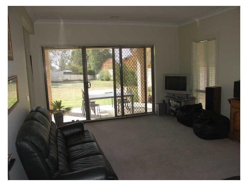 15 Shawbrook Avenue, Benalla VIC 3672