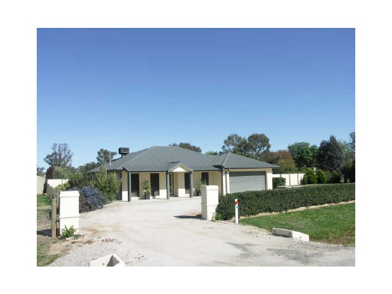 34 Olivers Road, Benalla VIC 3672