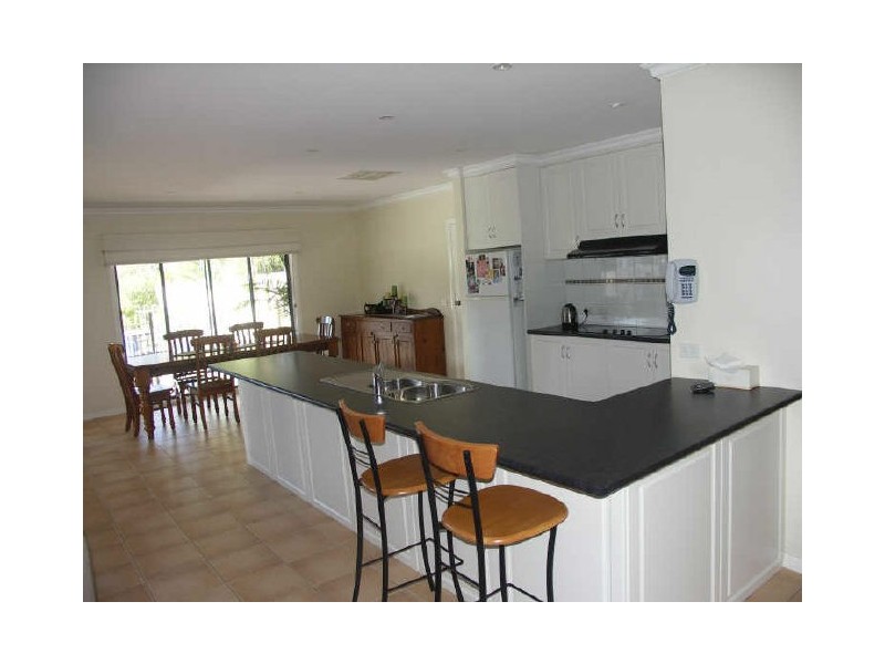 34 Olivers Road, Benalla VIC 3672