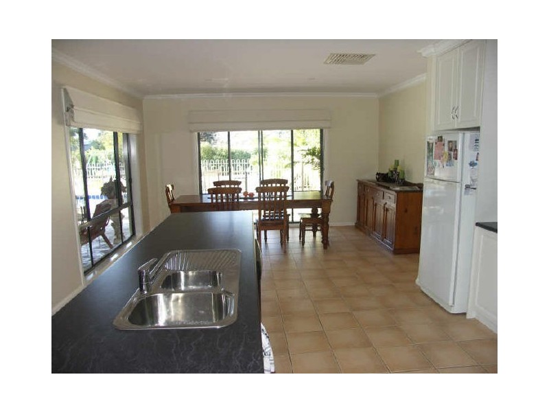 34 Olivers Road, Benalla VIC 3672