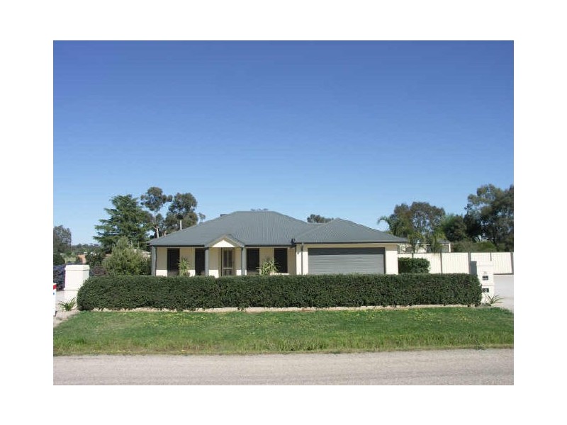 34 Olivers Road, Benalla VIC 3672