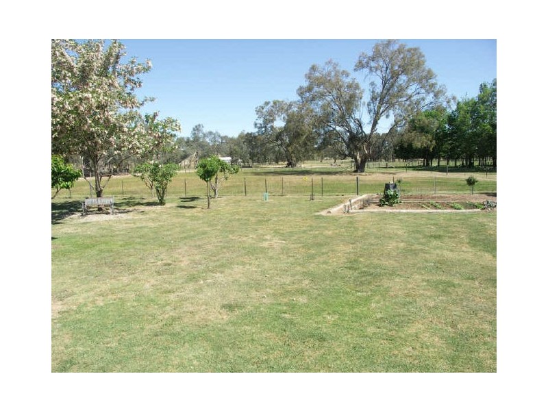 9 Plums Lane, Benalla VIC 3672