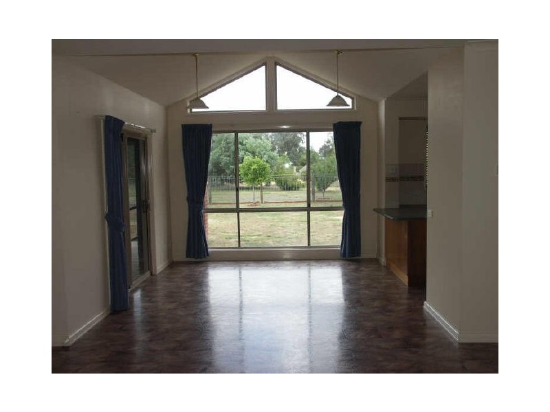 21 Noarana Drive, Benalla VIC 3672