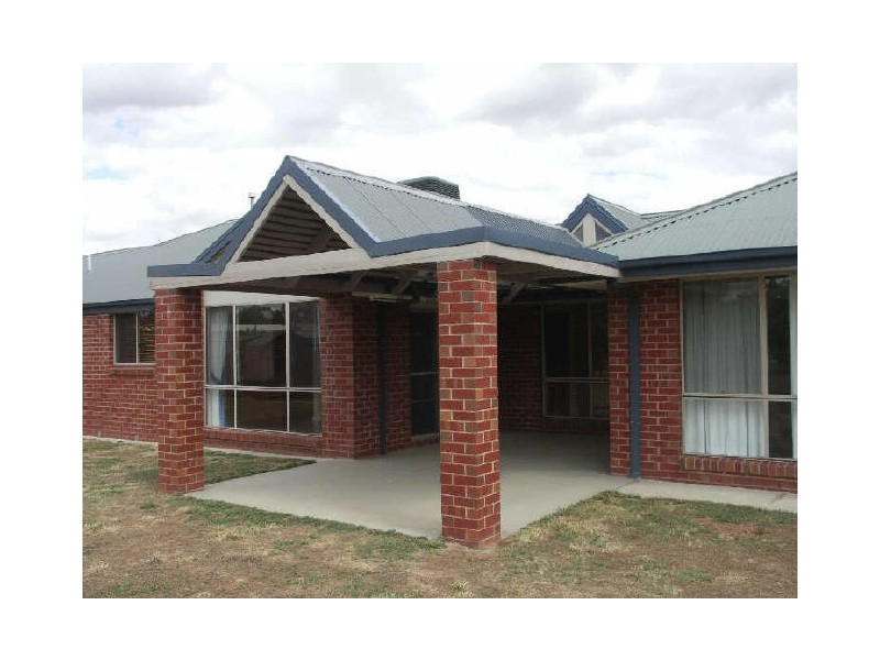 21 Noarana Drive, Benalla VIC 3672