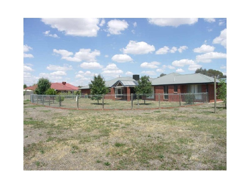 21 Noarana Drive, Benalla VIC 3672