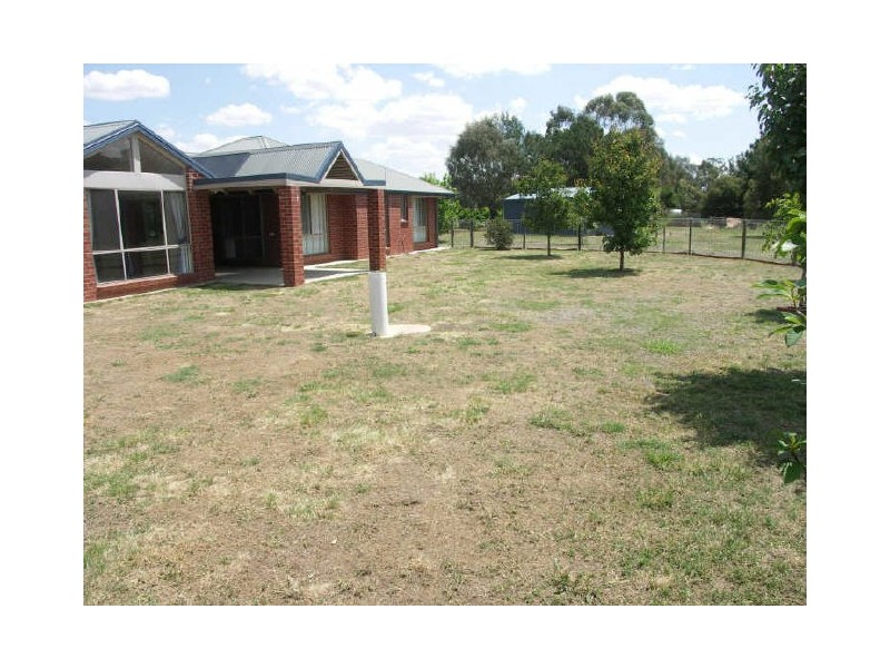 21 Noarana Drive, Benalla VIC 3672