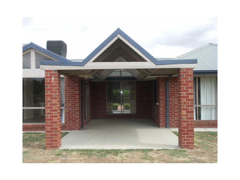 21 Noarana Drive, Benalla VIC 3672