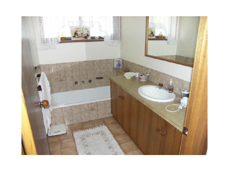 10 Royal Avenue, Benalla VIC 3672