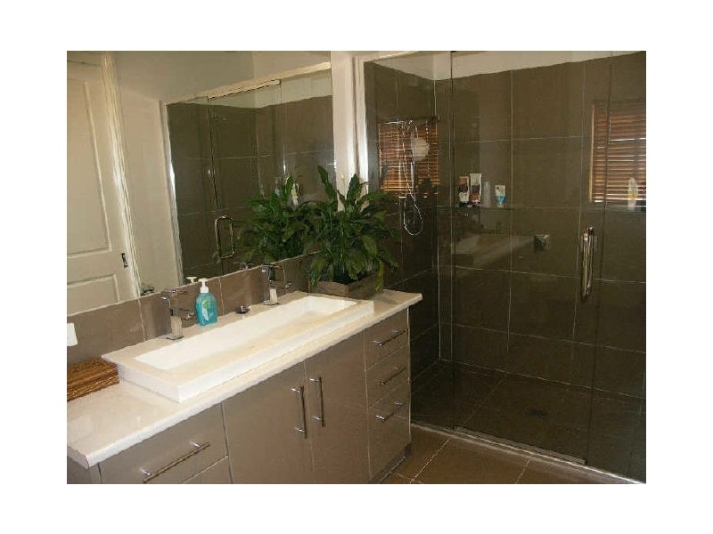 10 Weary Dunlop Drive, Benalla VIC 3672