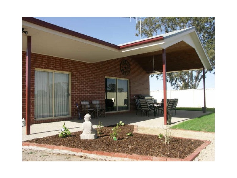 10 Weary Dunlop Drive, Benalla VIC 3672