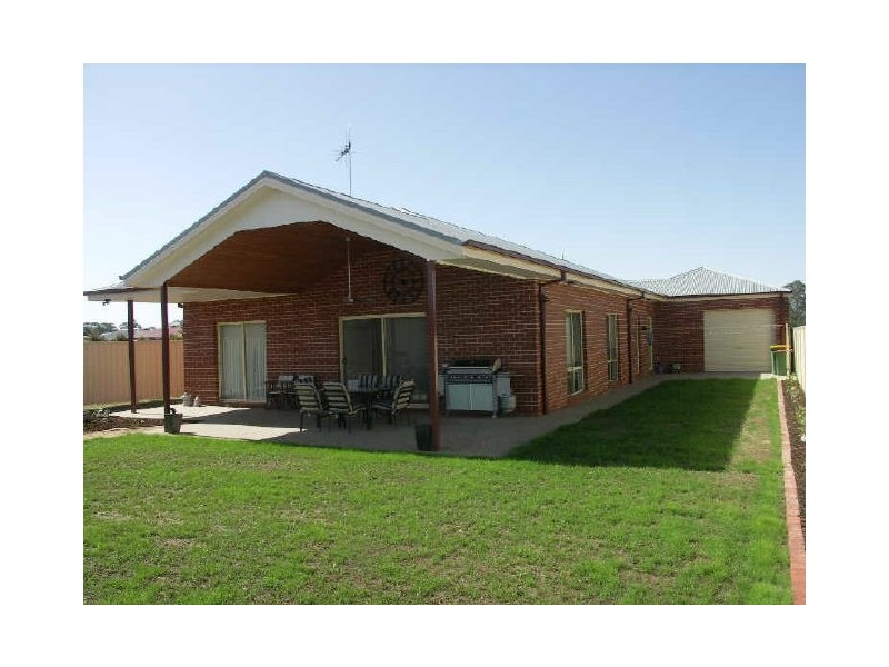 10 Weary Dunlop Drive, Benalla VIC 3672