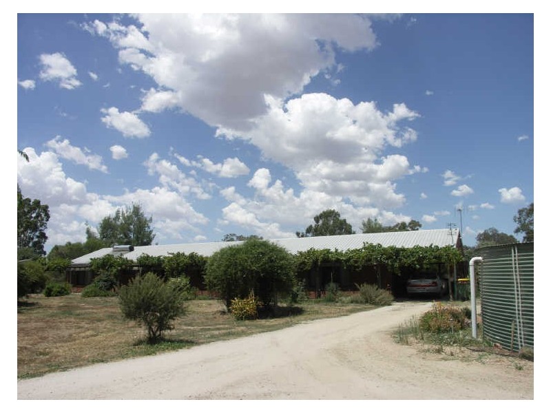 42 Racecourse Road, Benalla VIC 3672