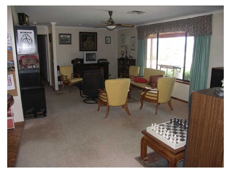 42 Racecourse Road, Benalla VIC 3672