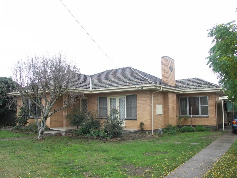 16 Amos Ave, Benalla VIC 3672