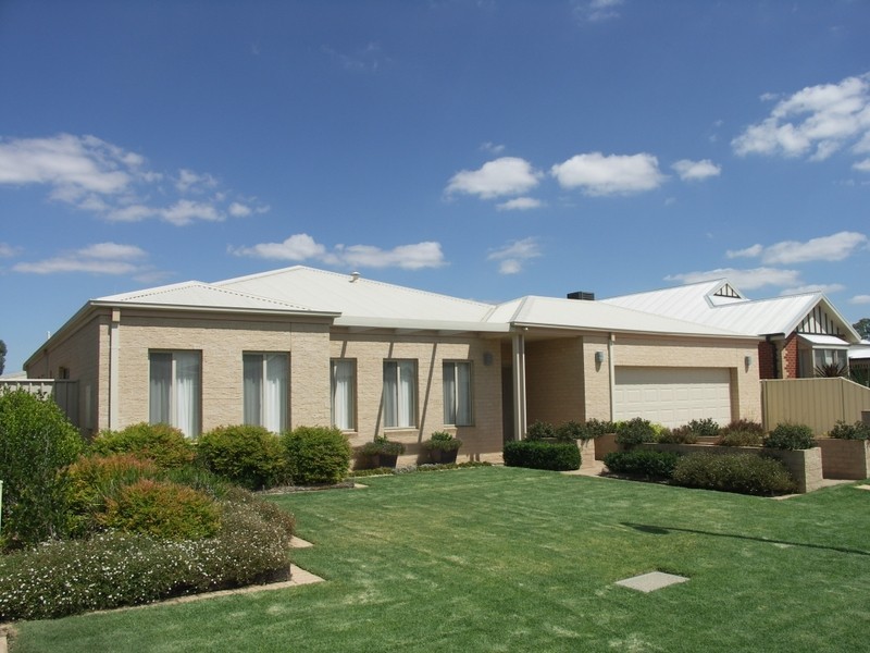 16 Monash Drive, Benalla VIC 3672