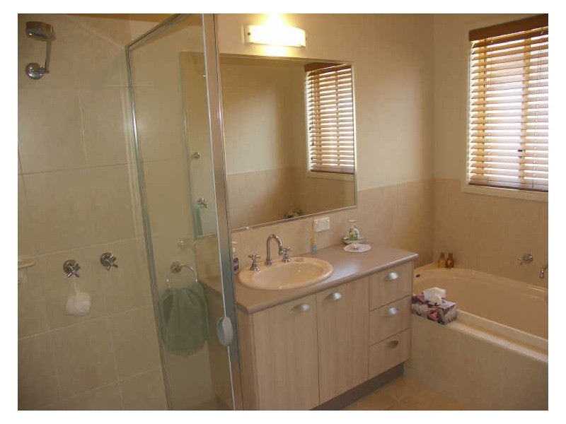 16 Monash Drive, Benalla VIC 3672