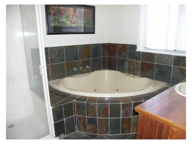 15 Helms Court, Benalla VIC 3672