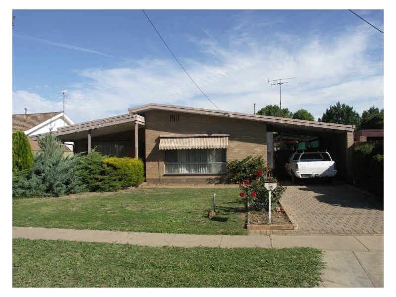 15 Helms Court, Benalla VIC 3672