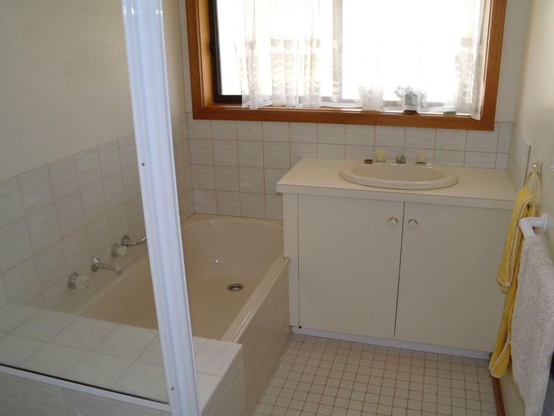 2 Diplomat Court, Benalla VIC 3672