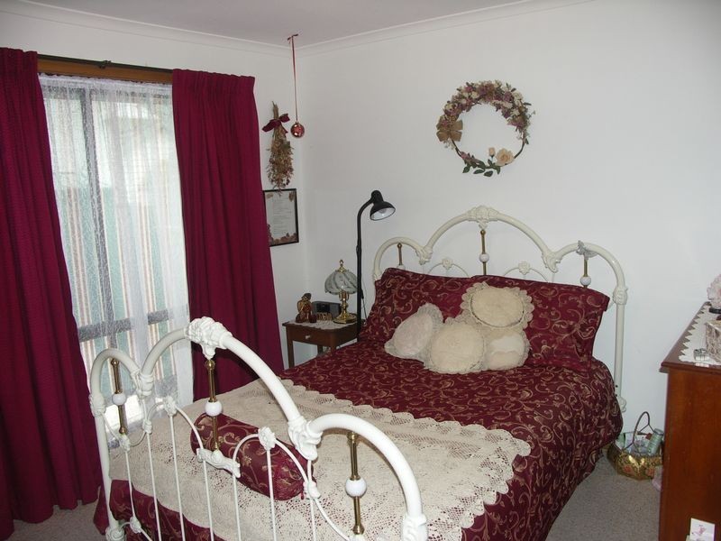 2/3 Meadows Avenue, Benalla VIC 3672