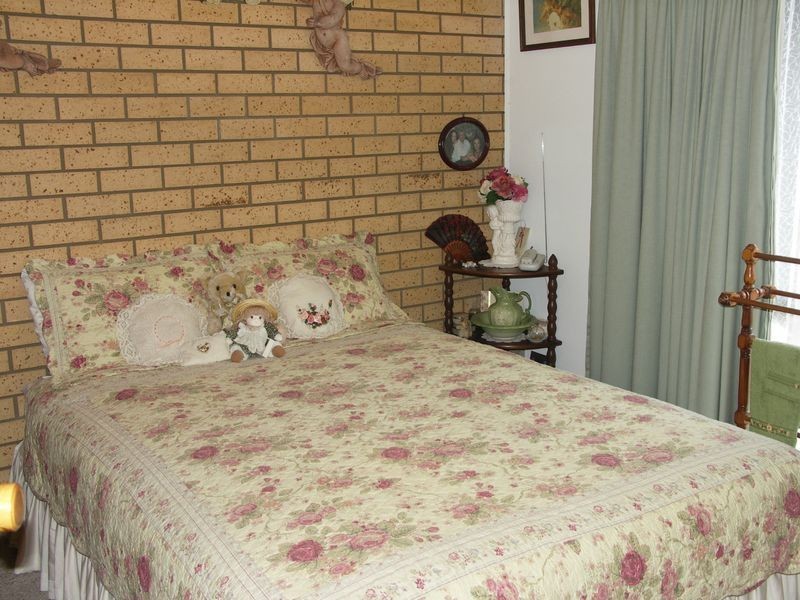 2/3 Meadows Avenue, Benalla VIC 3672