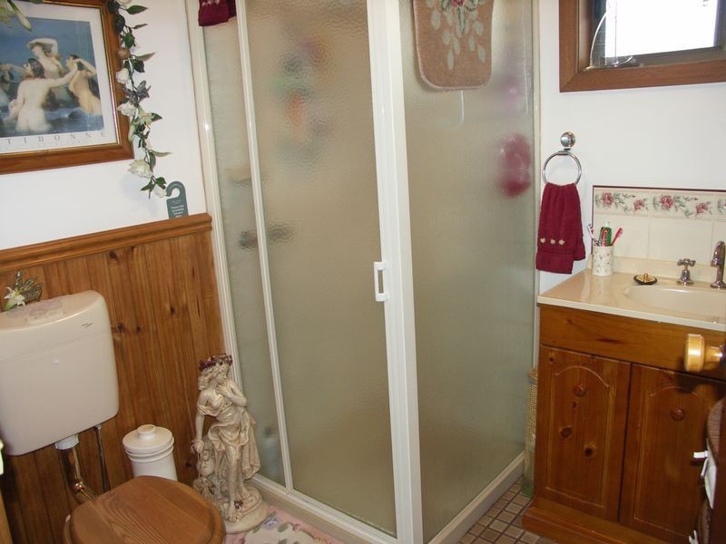 2/3 Meadows Avenue, Benalla VIC 3672