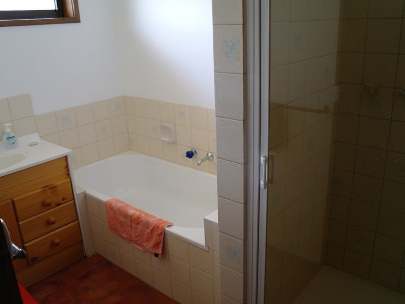 86 Monds Avenue, Benalla VIC 3672