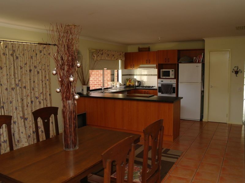 8 Plum Court, Benalla VIC 3672