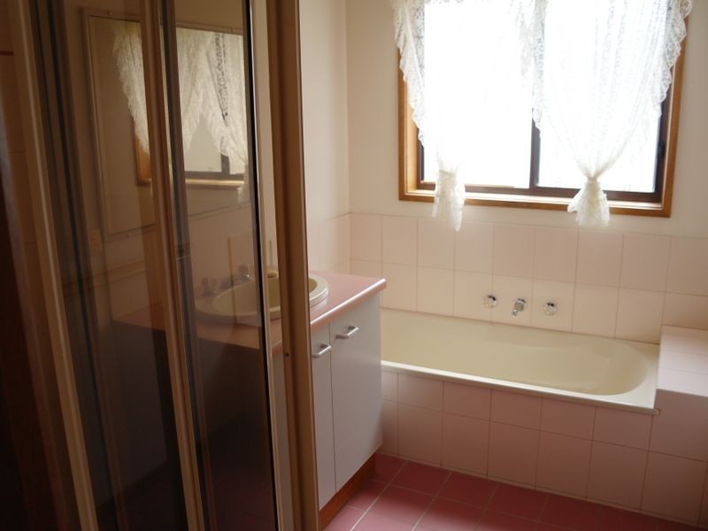 10 Statesman Drive, Benalla VIC 3672