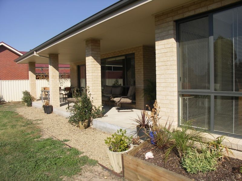 15 Shawbrook Avenue, Benalla VIC 3672